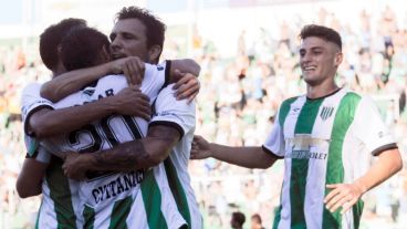 El Taladro celebró antes del entretiempo y luego se las arregló con uno menos.