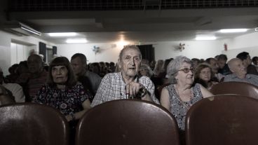 Parte del público que se llegó a ver la última función.