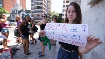 Pintada e intervención en Tribunales anticipando el paro de mujeres el próximo 8 de marzo. (Alan Monzón/Rosario3.com)