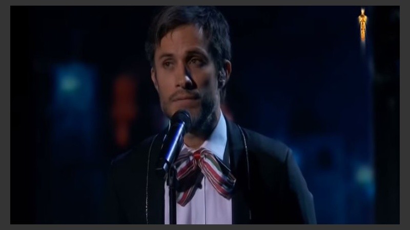 El momento en que el actor fue cantante. 