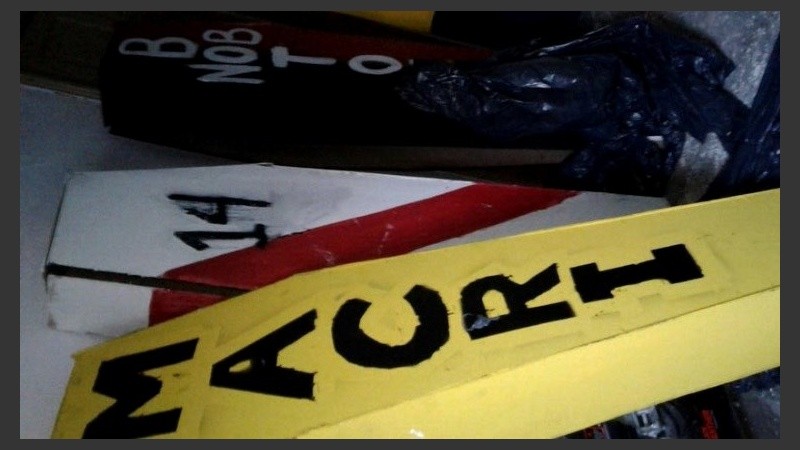 Los féretros fueron encontrados bajo las tribunas antes del partido del sábado.