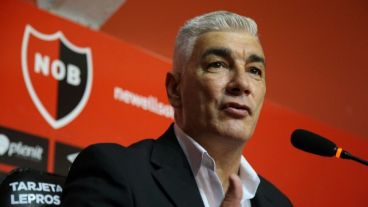 De Felippe dio su primera conferencia como DT de Newell's.