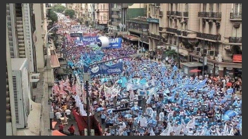Docentes marcharon por las calles de Capital Federal.