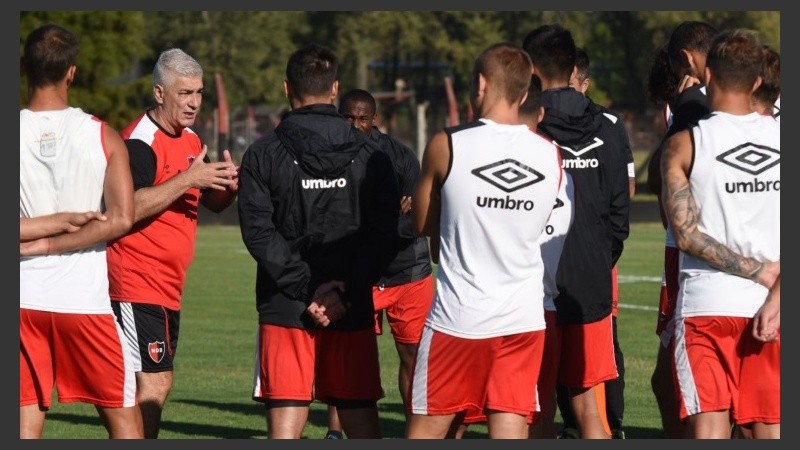 De Felippe y su primer contacto con los jugadores leprosos.