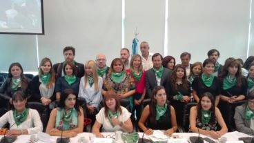 Legisladoras y legisladores en la presentación del proyecto.