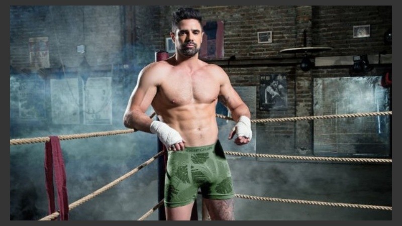 El actor encendió las redes sociales con su producción hot.