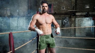 El actor encendió las redes sociales con su producción hot.