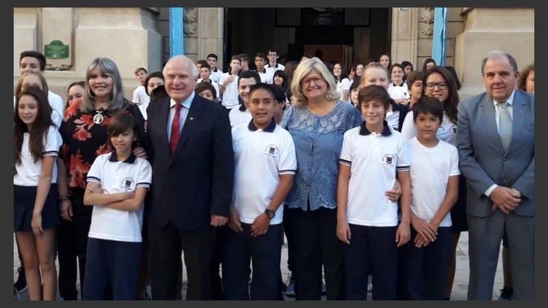 La ministra y el gobernador participaron en un acto en la escuela Normal 2.