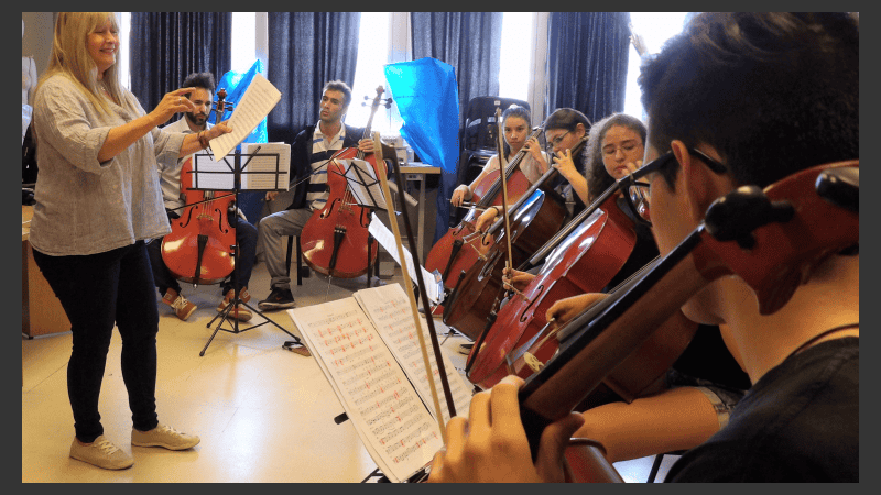 Los chicos de la Escuela Orquesta de Barrio Ludueña brindaron el martes un concierto en el Auditorio del Distrito Noroeste.