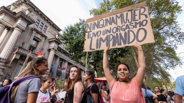 Miles de personas marcharon en el Día Internacional de la Mujer.