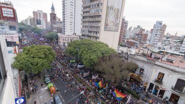 Miles de personas marcharon en el Día Internacional de la Mujer.