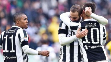 Abrazo argentino que ilusiona a tres meses del Mundial.