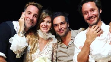 Ramo, vestido blanco y alianza. La foto que circuló en las redes.