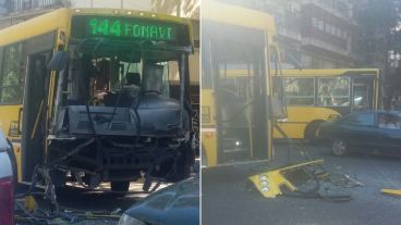 Así quedaron los colectivos que chocaron en el centro de Rosario.