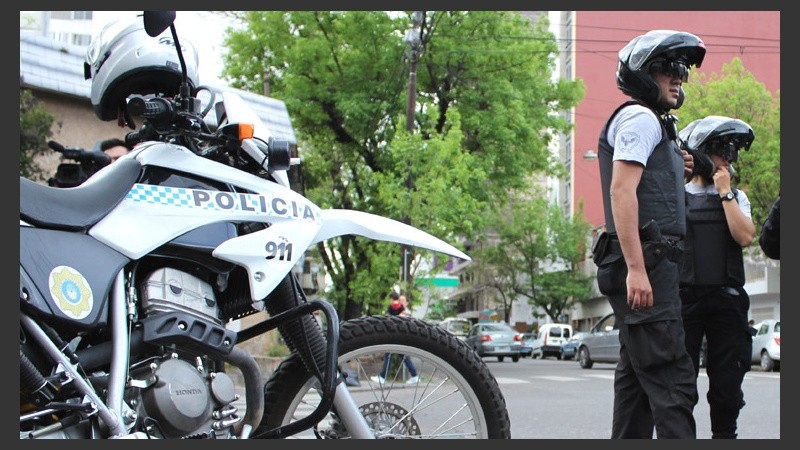 Los policías ayudaron a un padre desesperado. 