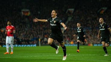 Old Trafford quedó en silencio ante el Sevilla de los argentinos.