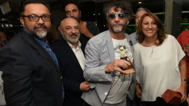 Fein, los funcionarios y Páez.