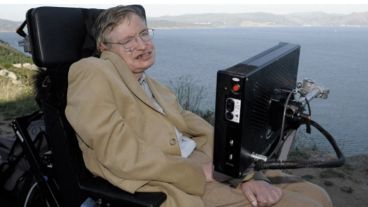 Hawking escribió "Breve historia del tiempo", que arrasó en ventas a nivel internacional.