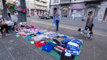 Plaza Sarmiento con algunos puesteros.