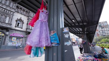 Una de las postales en plaza Sarmiento.