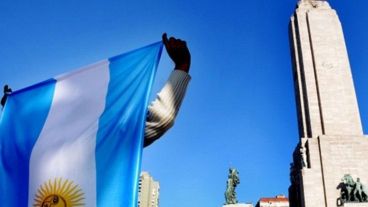 La primera bandera izada en 1812, en Rosario, se juró por la emancipación de toda América del sur.