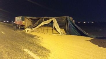 El vuelco ocurrió este viernes por la madrugada.