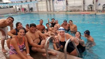 Los Tiburones del Paraná en la pileta del proyecto.