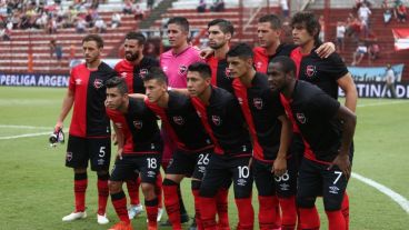 Los once de Newell's que iniciaron el partido en La Paternal.