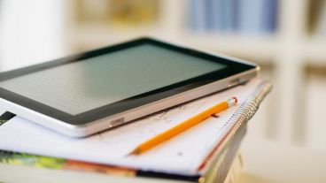 Esta aplicación es un soporte de apoyo para centros educativos, academias de formación y universidades.