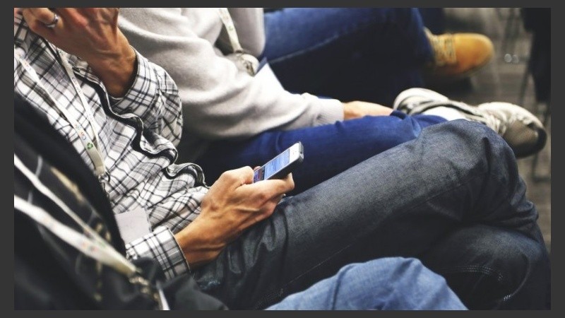 En el país se calcula que existen unos 60 millones de celulares.