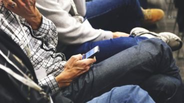 En el país se calcula que existen unos 60 millones de celulares.