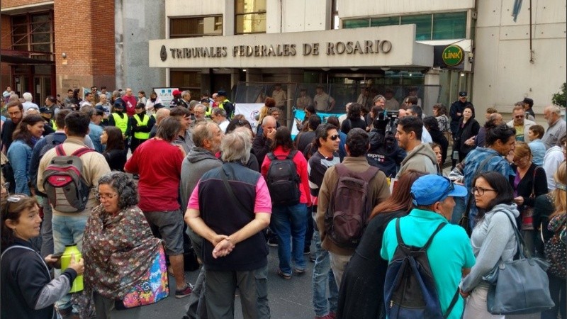 Antes del acto de Hijos, se produjo la agresión a la trabajadora de prensa.