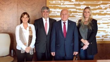 El gobernador durante la reunión de este miércoles.