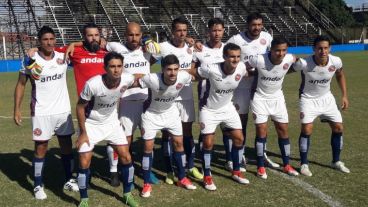 Los once charrúas que iniciaron el encuentro que terminó en victoria.