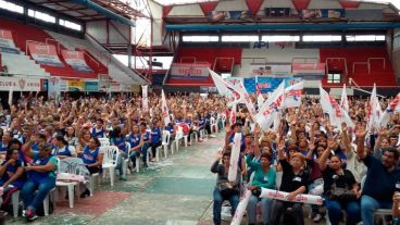 Los delegados de UPCN votaron por aceptar la propuesta.