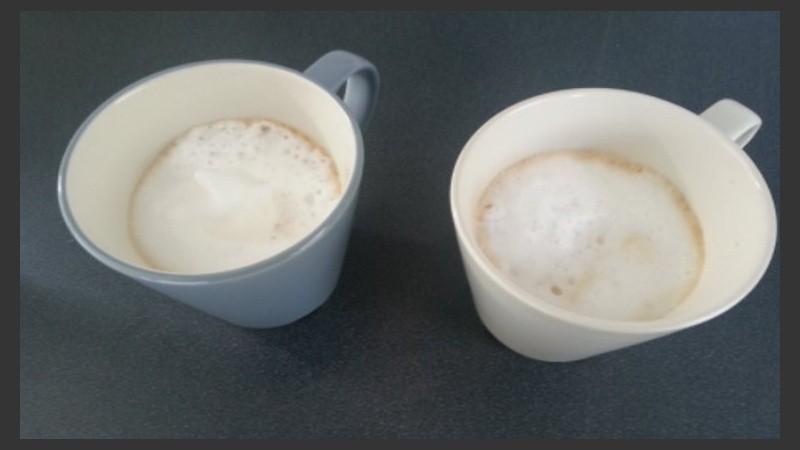 Un café con leche para una mañana llena de nubes. 