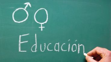 Los contenidos se trabajan en la clase y se extienden como acciones de prevención a las familias y a la comunidad de los estudiantes.