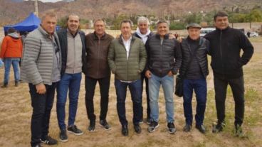 La foto de los campeones en Tilcara previo a grabar una publicidad.