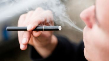 Alertan sobre el riesgo para la salud por el consumo de cigarros electrónicos y tabaco sin combustión.
