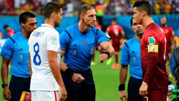 Pitana dirigiendo Portugal-Estados Unidos en Brasil 2014.