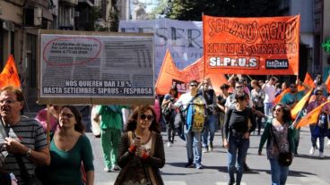 Los gremios están movilizados en reclamo de una mejora salarial.