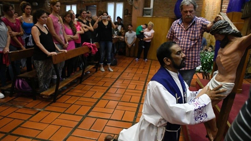 Ignacio encabezó la misa previa a la ceremonia en la parroquia de Rucci.