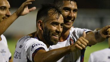 El Charrúa suma y se ilusiona con el ascenso.