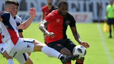 Leal, figura, marcó el segundo tanto leproso.