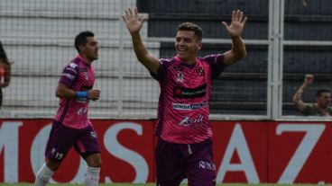 Garrido abrió la cuenta a poco de iniciado el encuentro.