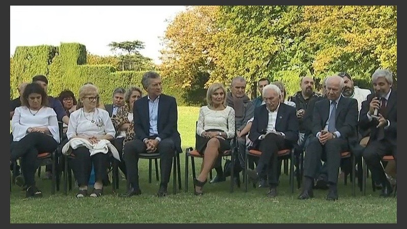El mandatario se reunió este lunes con familiares de soldados en la Quinta de Olivos.