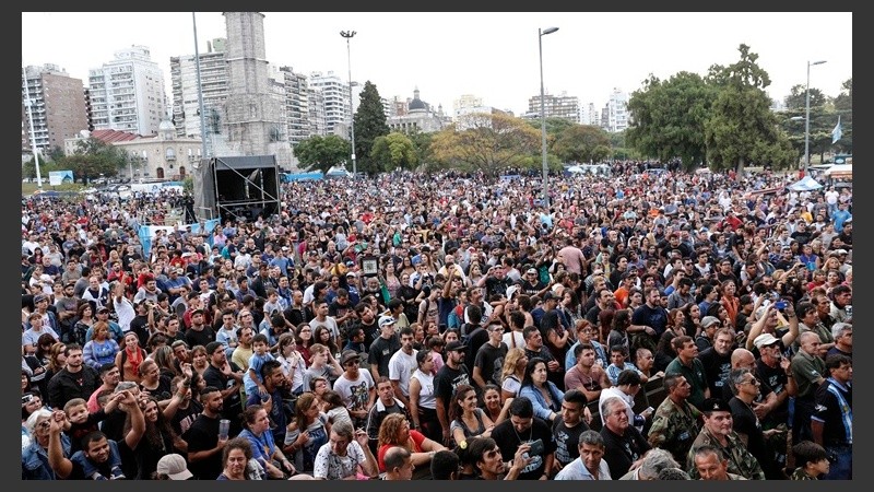 Una multitud en el encuentro por Malvinas.