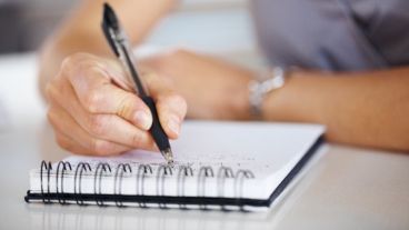 Esta obra constituye un aporte valioso no solo para quien esté elaborando su tesis de grado o posgrado, sino también para los tutores.