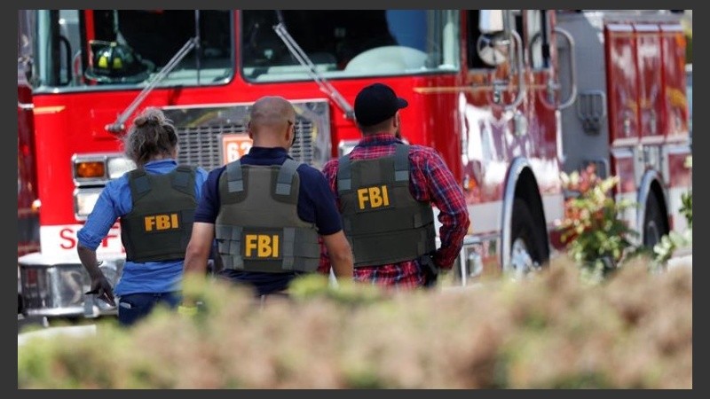 Personal del FBI en el lugar del ataque. 