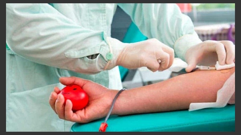 En Argentina se le saca al paciente una unidad de sangre de los cuales 20 centímetro cúbicos van para el INCUCAI.